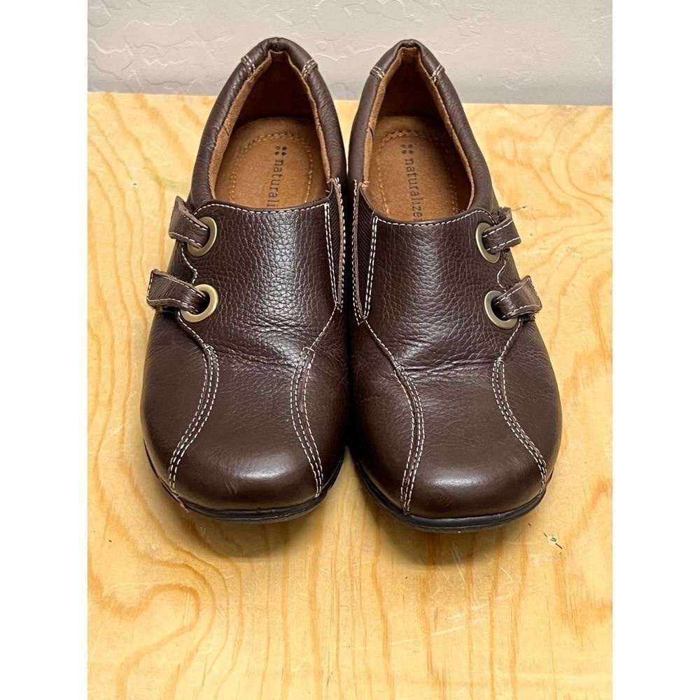 Naturalizer Vigoro Leather Hook and Loop Flat Size 7M Brown